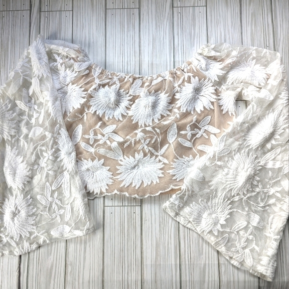 Here Comes the Sun Floral Lace Crop Top with Nude Panel in White Size Small - Picture 7 of 8
